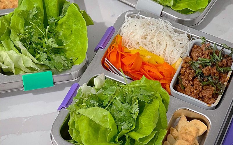 https://d31qjkbvvkyanm.cloudfront.net/images/recipe-images/bento-box-ground-beef-thai-basil-leaf-lettuce-wraps-detail-86e5871f.jpg