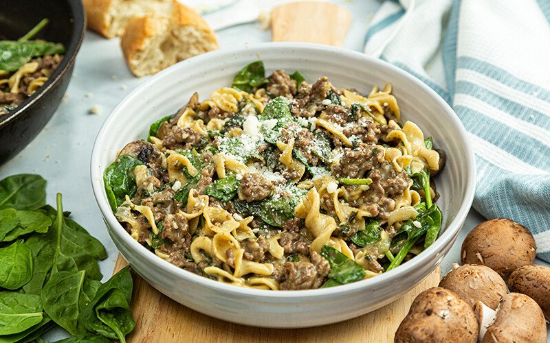 Laura's Lean | One-Pot Cheesy Mushroom Spinach & Ground Beef Pasta